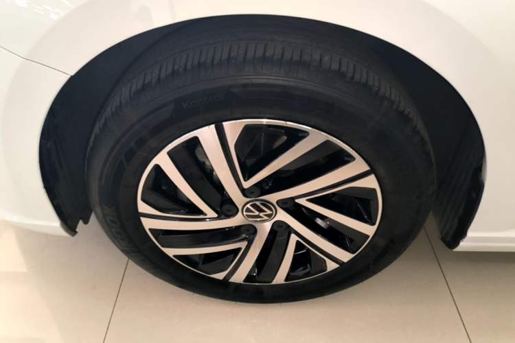 Used Volkswagen Lavida 2023 300TSI DSG Starry Full-Comfort Edition Left Front Wheel Hub