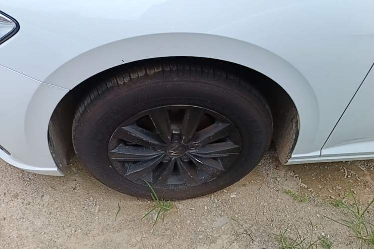 Used Volkswagen Lavida 2023 1.5L Automatic De Yi Edition Left Front Wheel Hub