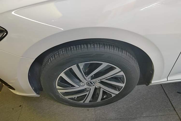 Used Volkswagen Lavida 2023 280TSI DSG Starry Sky Deluxe Edition Left Front Wheel Hub