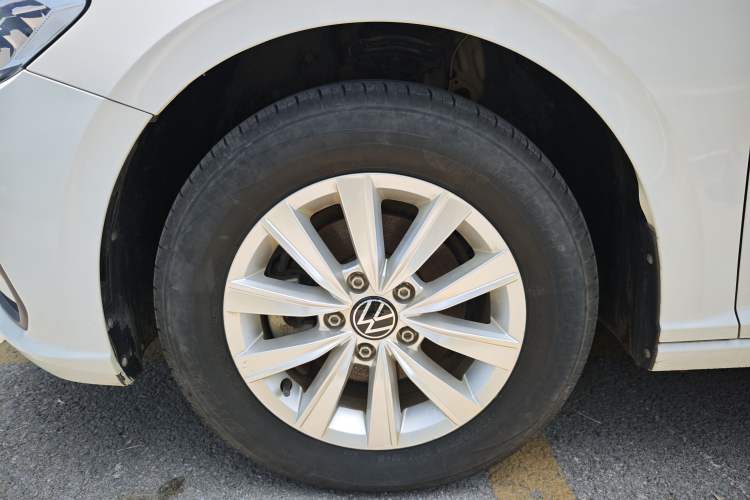 Used Volkswagen Lavida 2023 1.5L Automatic De Yi Edition Left Front Wheel Hub