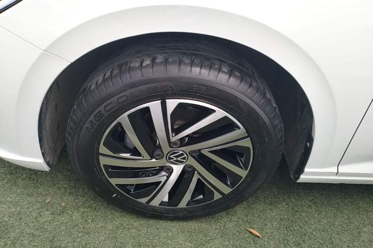 Used Volkswagen Lavida 2023 1.5L Automatic Starry Sky 5 Million Edition Left Front Wheel Hub