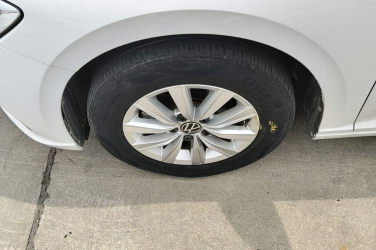 Used Volkswagen Lavida 2023 1.5L Automatic De Yi Edition Left Front Wheel Hub