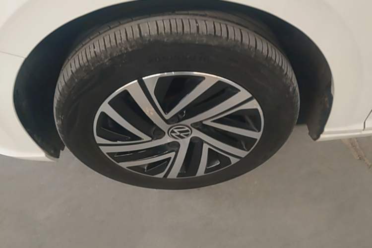 Used Volkswagen Lavida 2023 280TSI DSG Starry Sky Deluxe Edition Left Front Wheel Hub