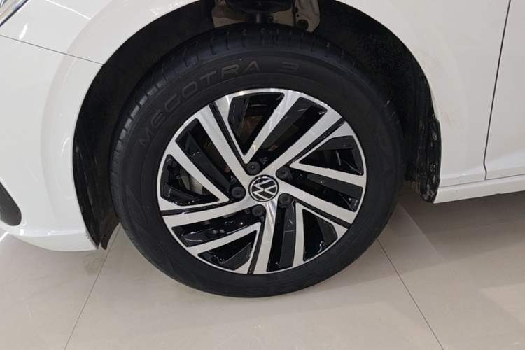 Used Volkswagen Lavida 2023 1.5L Automatic Starry Sky 5 Million Edition Left Front Wheel Hub