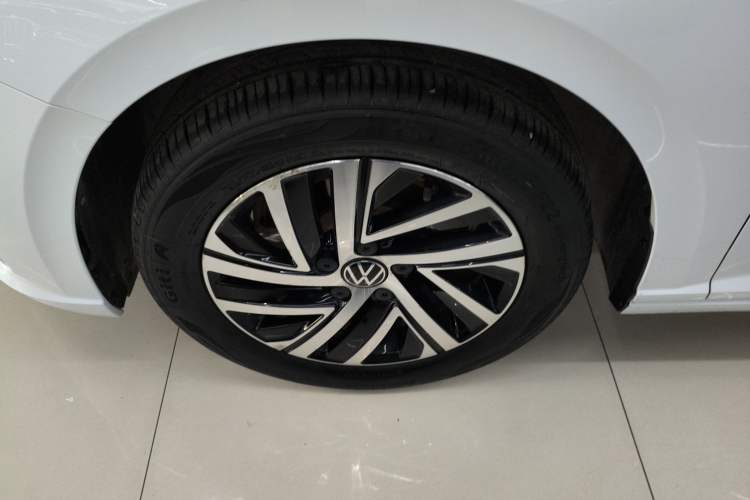Used Volkswagen Lavida 2023 1.5L Automatic Full-Comfort Edition Left Front Wheel Hub