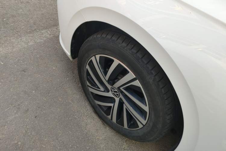 Used Volkswagen Lavida 2023 1.5L Automatic Full-Comfort Edition Left Front Wheel Hub