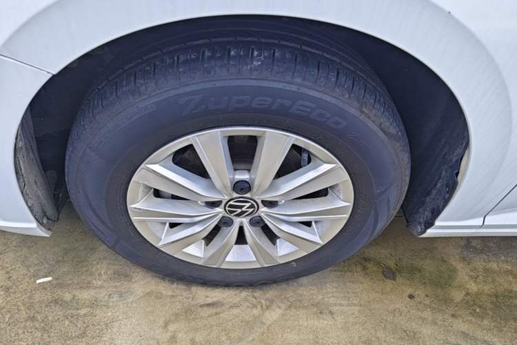 Used Volkswagen Lavida 2023 1.5L Automatic De Yi Edition Left Front Wheel Hub