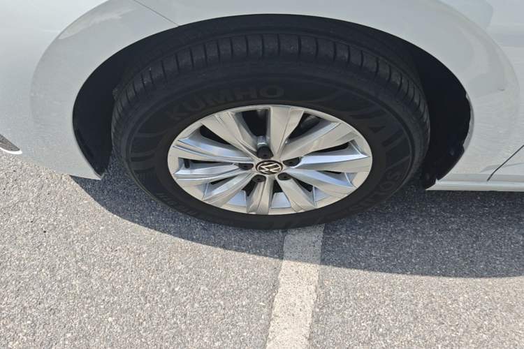 Used Volkswagen Lavida 2023 New Sharp 1.5L Automatic Excellent New Edition Left Front Wheel Hub