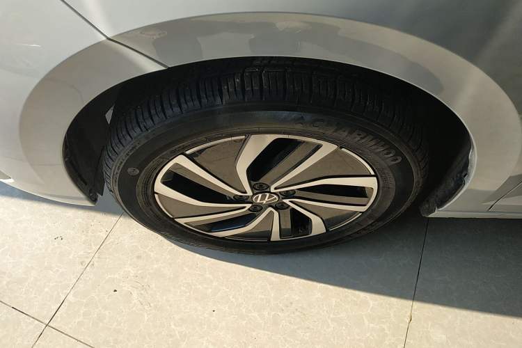 Used Volkswagen Lavida 2023 New Rui 1.5L Automatic New Yi Edition Left Front Wheel Hub