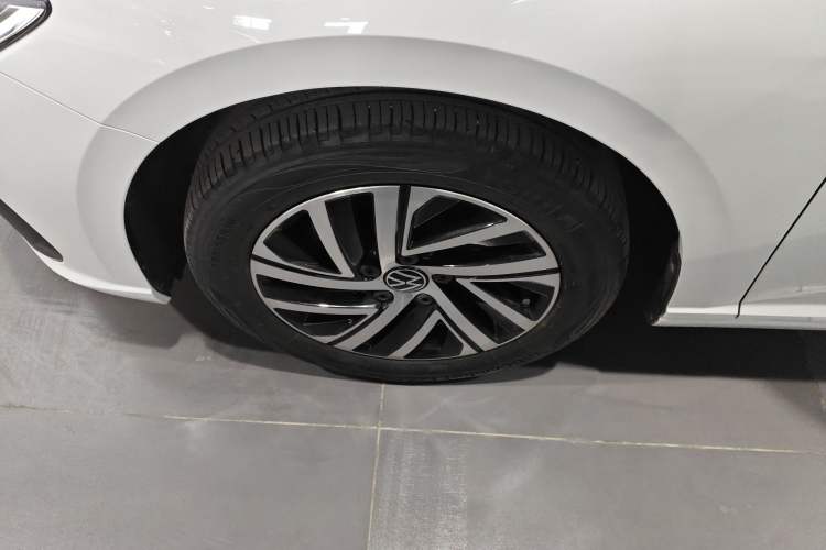 Used Volkswagen Lavida 2023 280TSI DSG Starry Sky Deluxe Edition Left Front Wheel Hub