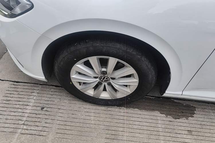 Used Volkswagen Lavida 2023 1.5L Automatic De Yi Edition Left Front Wheel Hub