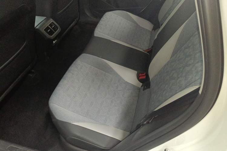 Used Volkswagen Lavida 2023 300TSI DSG Full-Comfort Edition Left Rear Seat