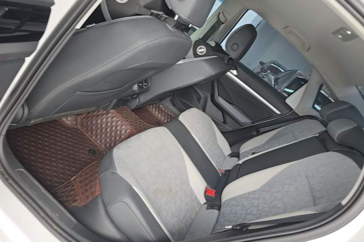 Used Volkswagen Lavida 2023 280TSI DSG Full-Comfort Edition Left Rear Seat