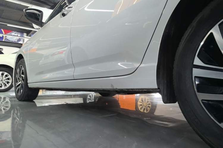 Used Volkswagen Lavida 2023 300TSI DSG Full-Comfort Edition Left Side Sill