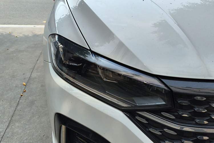 Used Volkswagen Lavida 2023 Revised Version 1.5L Automatic Starry Sky Edition – 5 Million Units Right Front Headlight
