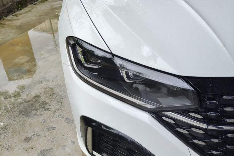 Used Volkswagen Lavida 2023 Revised Version 1.5L Automatic Starry Sky Edition – 5 Million Units Right Front Headlight