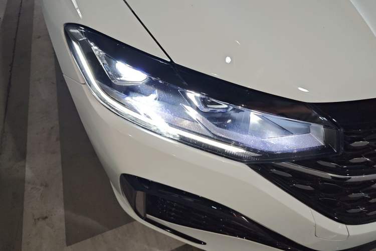 Used Volkswagen Lavida 2023 300TSI DSG Full-Comfort Edition Right Front Headlight