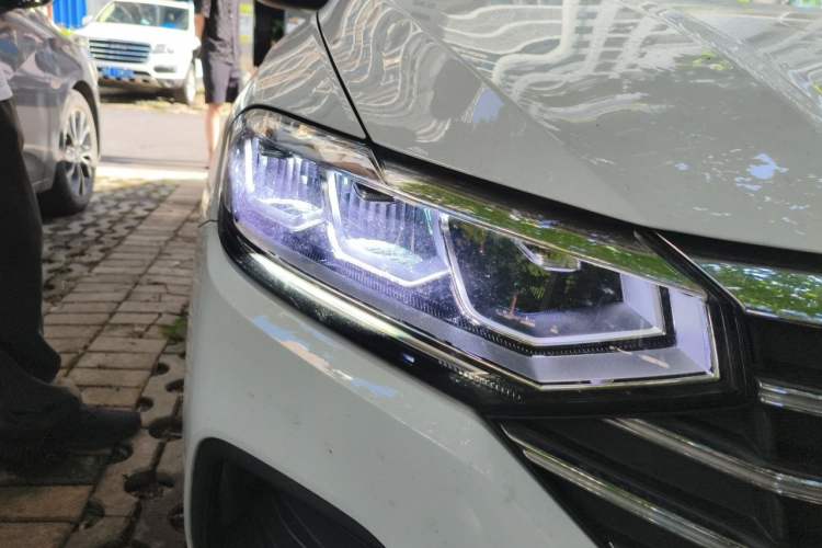 Used Volkswagen Lavida 2023 1.5L Automatic De Yi Edition Right Front Headlight