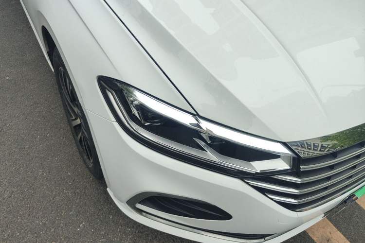 Used Volkswagen Lavida 2023 1.5L Automatic Starry Sky 5 Million Edition Right Front Headlight