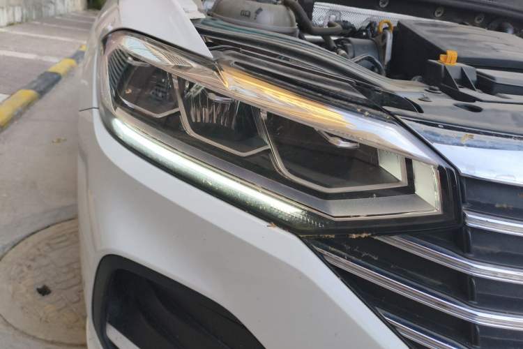 Used Volkswagen Lavida 2023 1.5L Automatic De Yi Edition Right Front Headlight