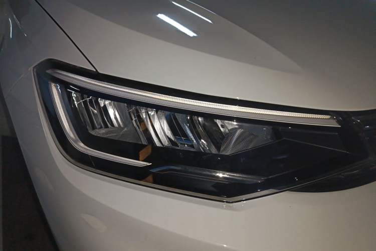 Used Volkswagen Lavida 2023 New Sharp 1.5L Manual New Comfort Edition Right Front Headlight