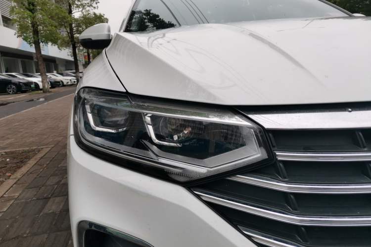 Used Volkswagen Lavida 2023 1.5L Automatic 5 Million Edition Right Front Headlight