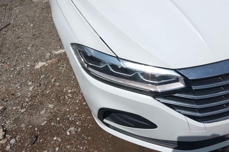 Used Volkswagen Lavida 2023 1.5L Automatic De Yi Edition Right Front Headlight