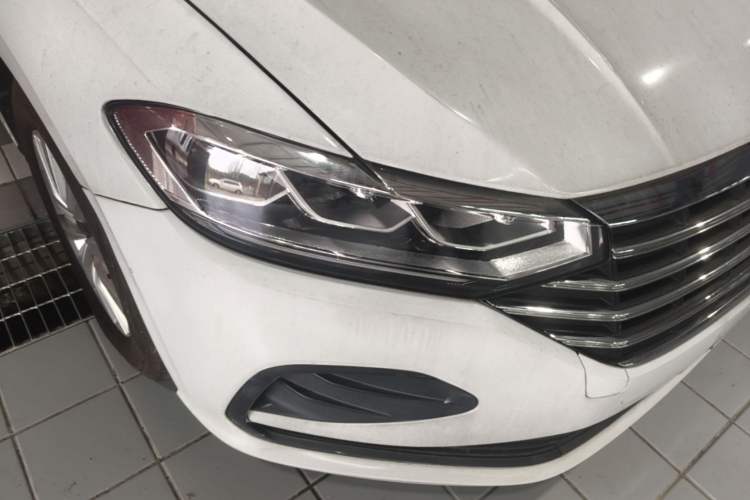 Used Volkswagen Lavida 2023 1.5L Automatic De Yi Edition Right Front Headlight