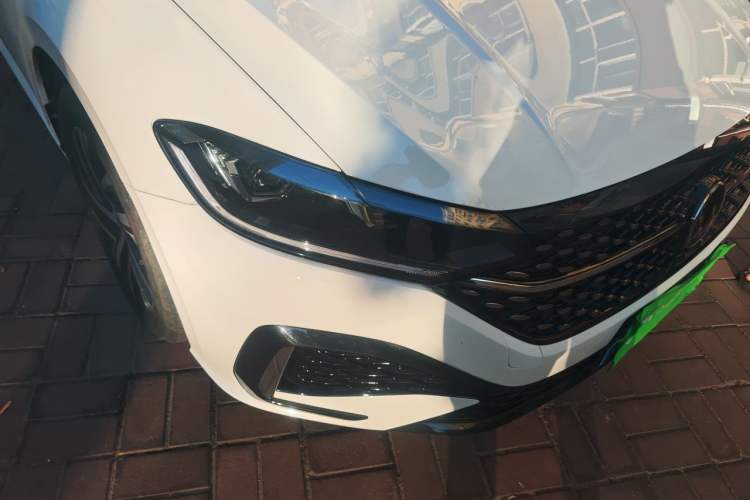 Used Volkswagen Lavida 2023 1.5L Automatic Starry Sky 5 Million Edition Right Front Headlight
