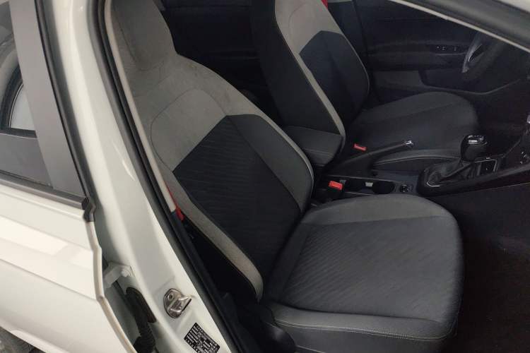 Used Volkswagen Lavida 2023 New Sharp 1.5L Automatic Excellent New Edition Right Front Seat