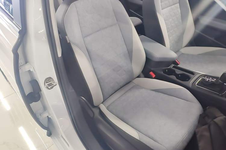 Used Volkswagen Lavida 2023 300TSI DSG Full-Comfort Edition Right Front Seat