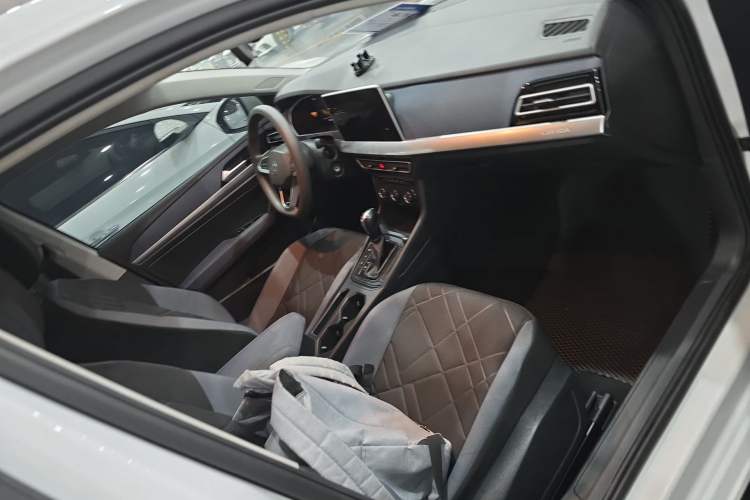 Used Volkswagen Lavida 2023 1.5L Automatic De Yi Edition Right Front Seat