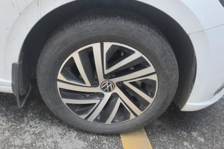 Used Volkswagen Lavida 2023 1.5L Automatic 5 Million Edition Right Front Wheel Hub