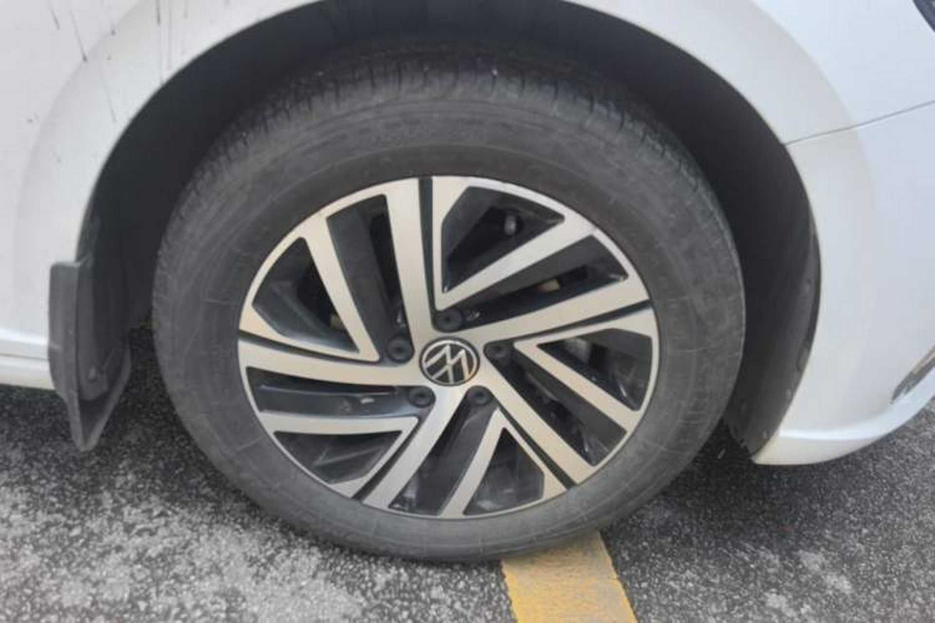 Used Volkswagen Lavida 2023 1.5L Automatic 5 Million Edition Right Front Wheel Hub