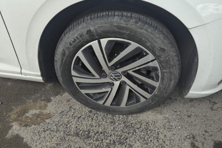 Used Volkswagen Lavida 2023 1.5L Automatic 5 Million Edition Right Front Wheel Hub