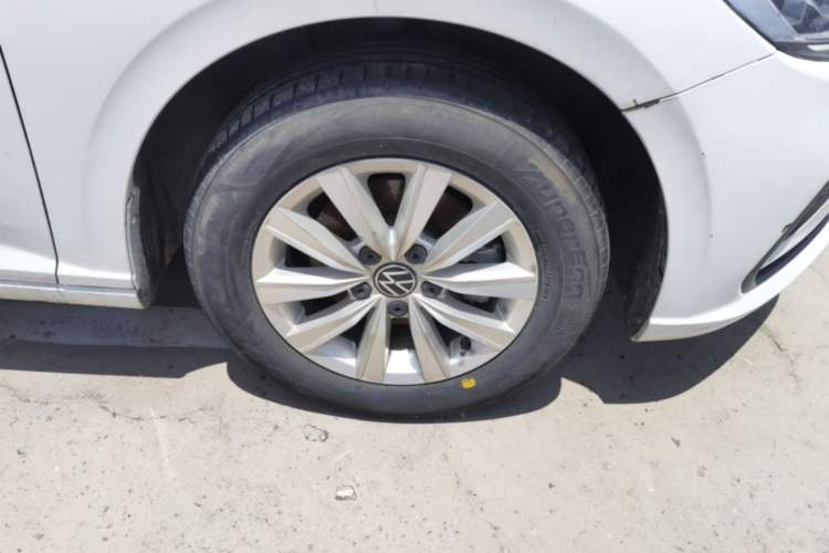 Used Volkswagen Lavida 2023 1.5L Automatic De Yi Edition Right Front Wheel Hub