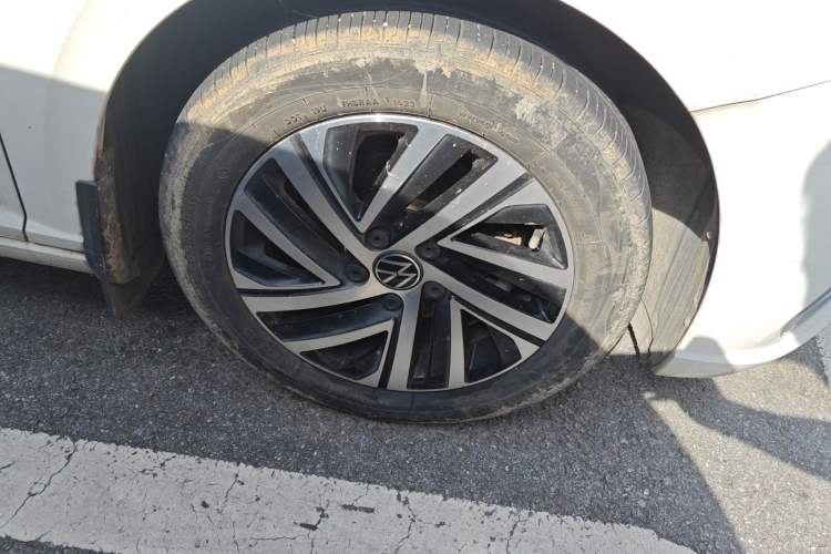 Used Volkswagen Lavida 2023 Revised Version 1.5L Automatic – Full-Option Edition Right Front Wheel Hub