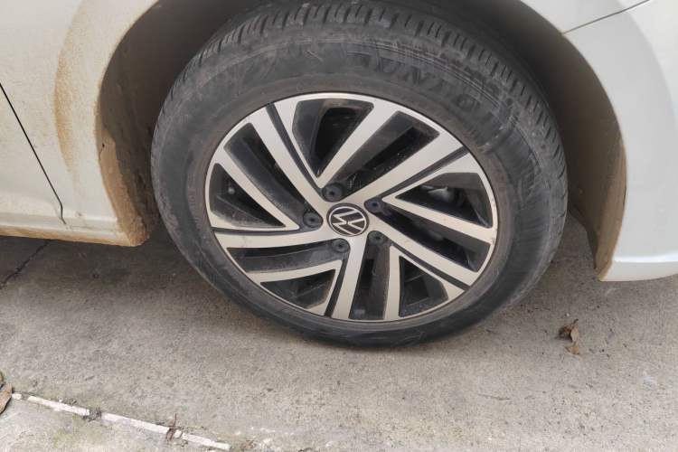 Used Volkswagen Lavida 2023 1.5L Automatic 5 Million Edition Right Front Wheel Hub