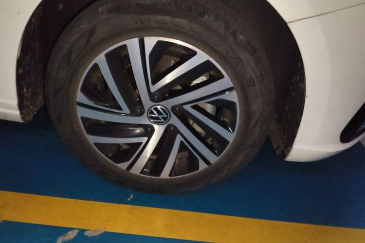 Used Volkswagen Lavida 2023 300TSI DSG Starry Full-Comfort Edition Right Front Wheel Hub