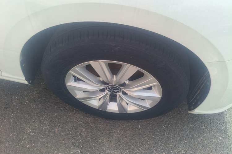 Used Volkswagen Lavida 2023 1.5L Automatic De Yi Edition Right Front Wheel Hub