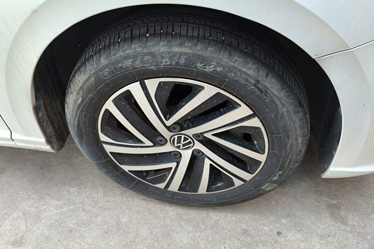 Used Volkswagen Lavida 2023 Revised Version 1.5L Automatic Starry Sky Edition – 5 Million Units Right Front Wheel Hub