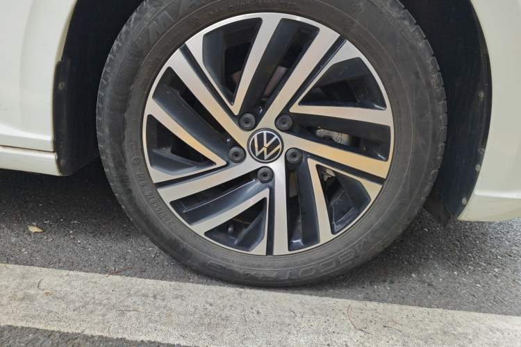 Used Volkswagen Lavida 2023 Revised Version 1.5L Automatic 5 Millionth Edition Right Front Wheel Hub