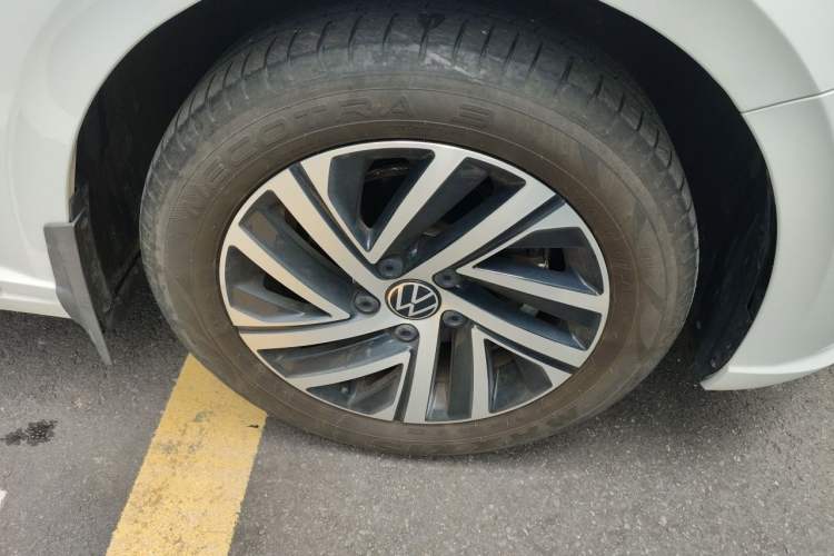 Used Volkswagen Lavida 2023 1.5L Automatic 5 Million Edition Right Front Wheel Hub