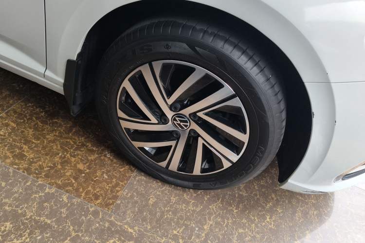 Used Volkswagen Lavida 2023 1.5L Automatic 5 Million Edition Right Front Wheel Hub