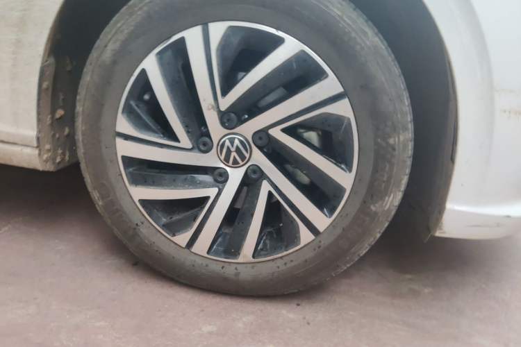 Used Volkswagen Lavida 2023 1.5L Automatic 5 Million Edition Right Front Wheel Hub