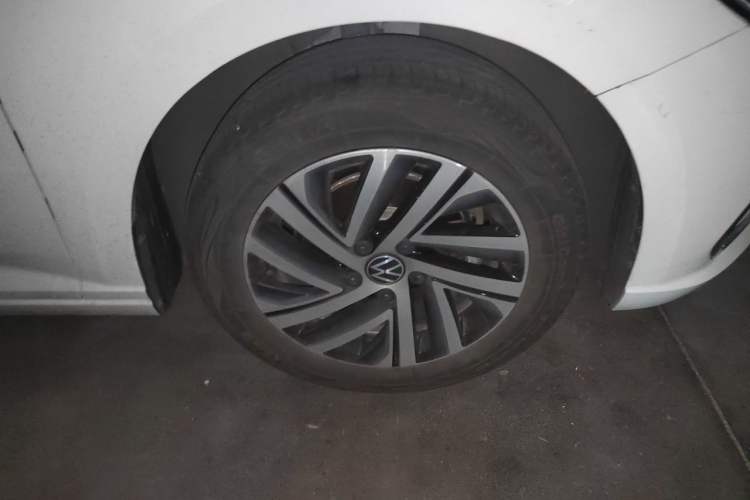 Used Volkswagen Lavida 2023 1.5L Automatic 5 Million Edition Right Front Wheel Hub