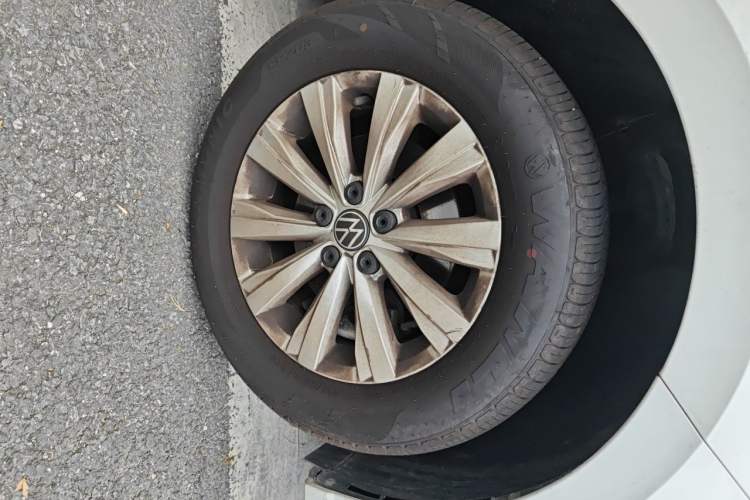 Used Volkswagen Lavida 2023 New Sharp 1.5L Automatic Excellent New Edition Right Front Wheel Hub