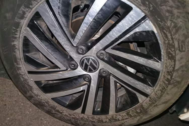 Used Volkswagen Lavida 2023 Revised Version 1.5L Automatic Starry Sky Edition – 5 Million Units Right Front Wheel Hub