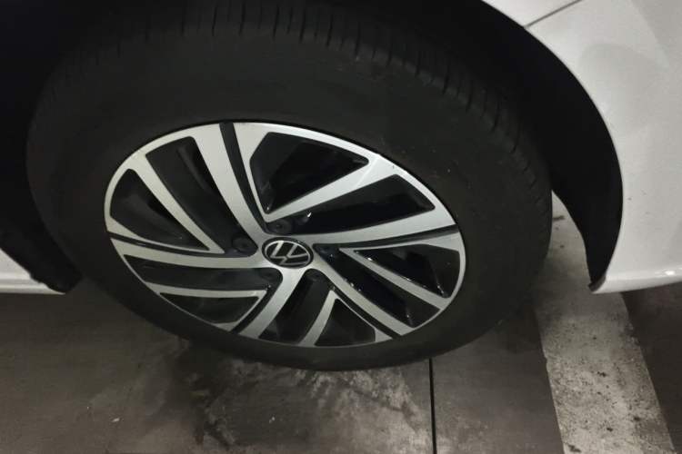 Used Volkswagen Lavida 2023 300TSI DSG Starry Sky Leading Edition Right Front Wheel Hub