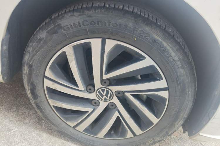 Used Volkswagen Lavida 2023 1.5L Automatic 5 Million Edition Right Front Wheel Hub